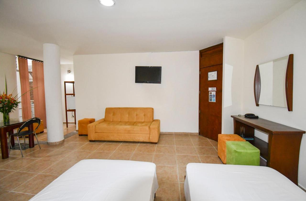 Hotel Monarca Armenia Exteriör bild